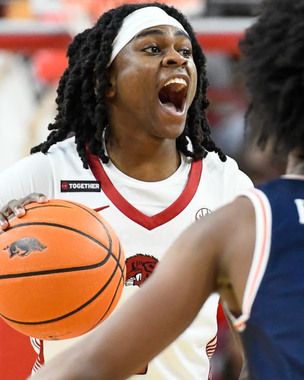 Razorbacks Keyon Menifield against Auburn
